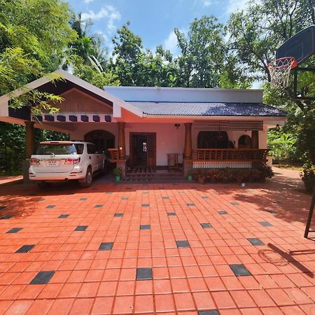 Serenity Villa And Treehouse Palakkad Buitenkant foto